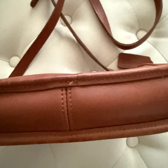 COACH Classic Tan Leather Crossbody Bag - Vintage - Great condition! - Picture 5 of 16